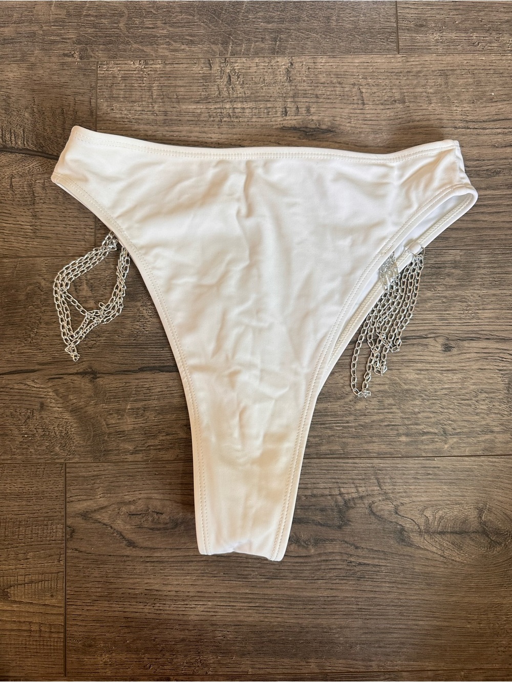 Rave after Rave White Bottom with Silver Chain